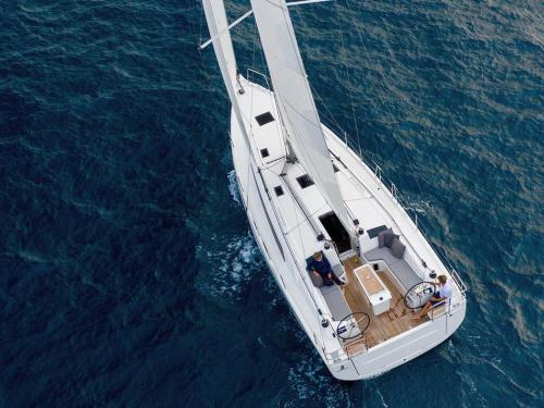 Segelyacht Oceanis 40 chartern in Komolac