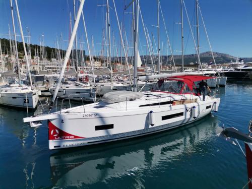 Sailing yacht Oceanis 40 available for charter in Split