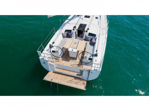 Sailboat Oceanis 40 for charter in Athens