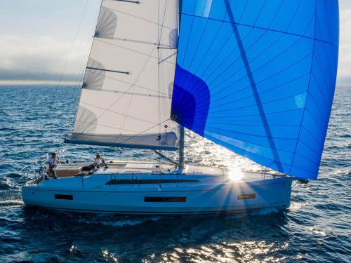 Sailing yacht Oceanis 40 for rent in Seget