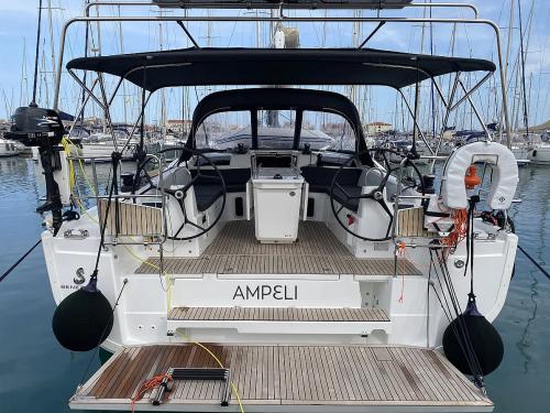 Yacht Oceanis 40 for rent in Lefkas Marina