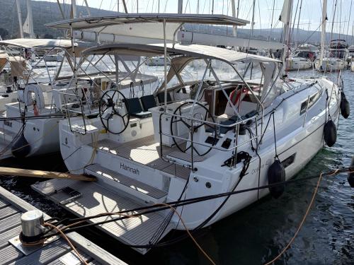 Yacht Oceanis 40 available for charter in Krk