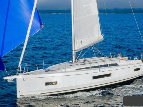 Sailing boat Oceanis 40 for charter in Marina Kornati