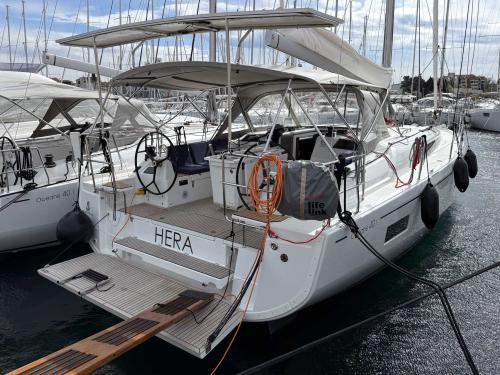 Yacht Oceanis 40 for charter in Marina Kornati