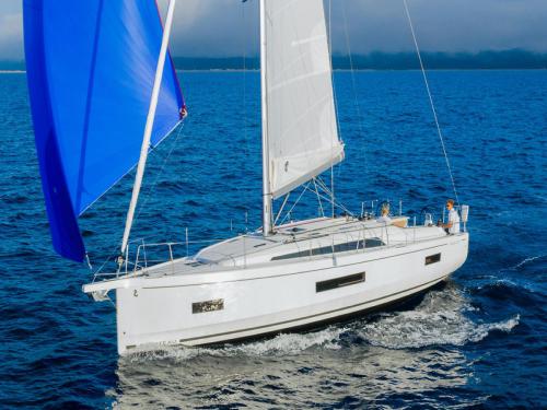 Sailing yacht Oceanis 40 for rent in Marina di Pozzuoli