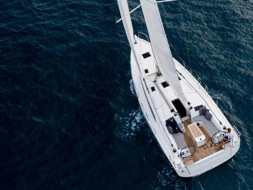 Segelyacht Oceanis 40 Yachtcharter in Hafen Camille Rayon