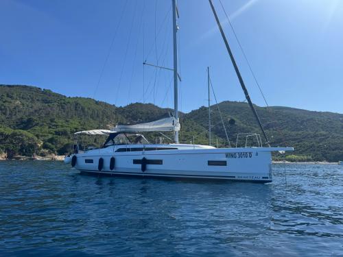 Sailing yacht Oceanis 40 for rent in San Vincenzo