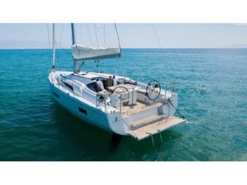 Yacht Oceanis 40 chartern in Marina di Arechi