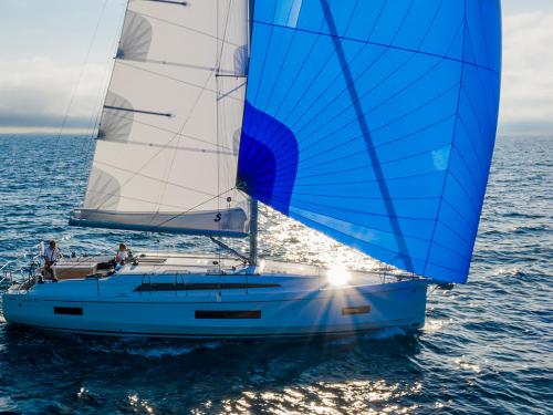 Sailing boat Oceanis 40 for rent in Joma Marina