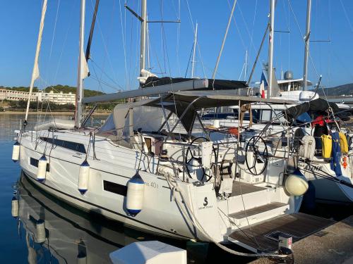 Yacht Oceanis 40 Yachtcharter in Bormes les Mimosas