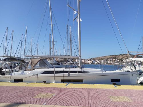 Segelboot Oceanis 40 chartern in Laganas