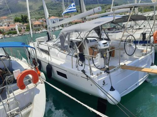 Sailing boat Oceanis 40 for rent in Lefkas