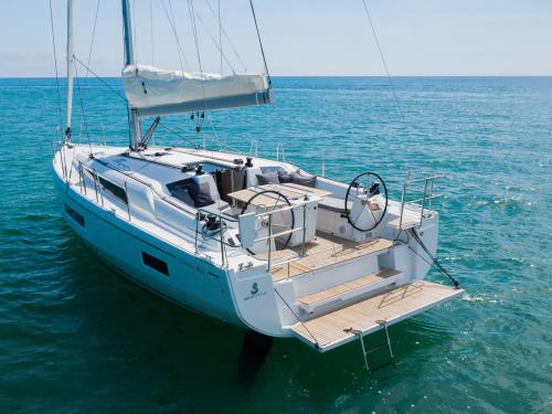 Sailboat Oceanis 40 available for charter in Athens
