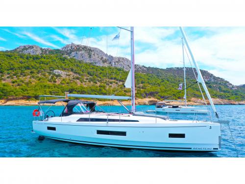 Sailing boat Oceanis 40 for rent in Athens Marina