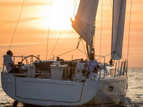 Sailing boat Oceanis 40 available for charter in Athens