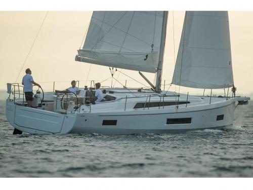 Sailboat Oceanis 40 for charter in Athens