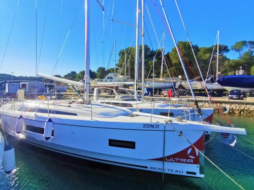 Segelyacht Oceanis 40 chartern in Pomer