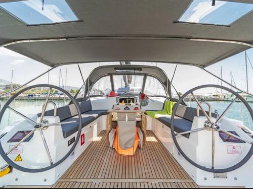 Sailboat Oceanis 40 for charter in Athens