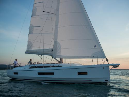 Segelyacht Oceanis 40 chartern in Messina