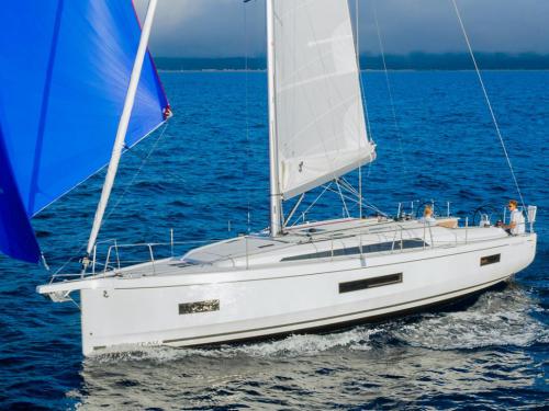 Sailing yacht Oceanis 40 available for charter in Athens