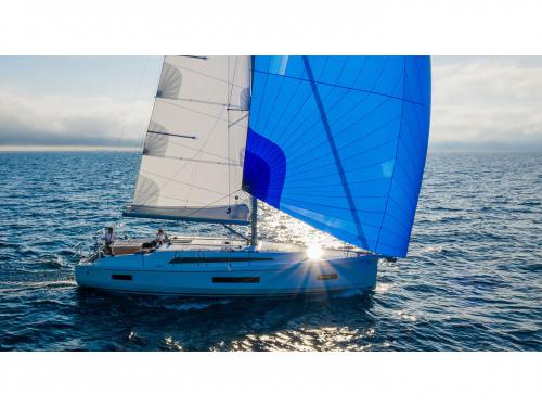 Sailboat Oceanis 40 for rent in Olbia
