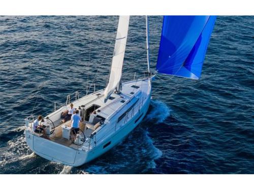 Sailing boat Oceanis 40 for rent in Kos City