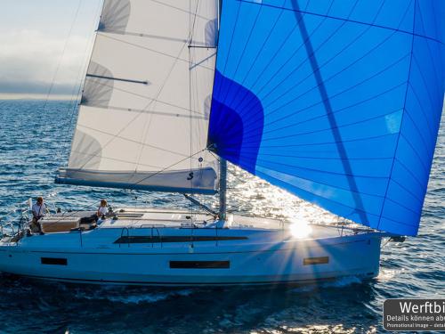 Yacht Oceanis 40 available for charter in Marina Naviera Balear