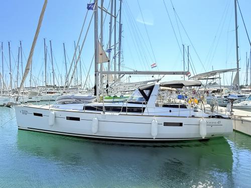 Yacht Oceanis 41 for rent in Sukosan Bibinje