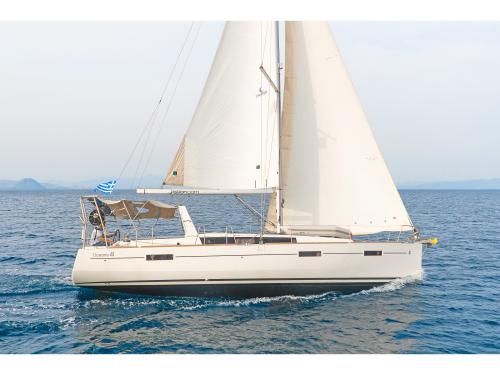 Sailing boat Oceanis 41 for rent in Kos City