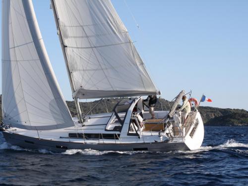 Sailing yacht Oceanis 41 for rent in Port Toulon