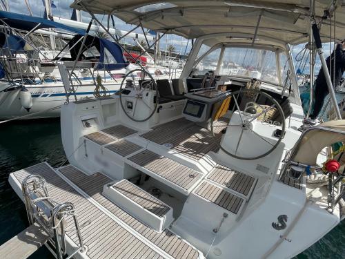 Sailboat Oceanis 41 available for charter in Valencia City