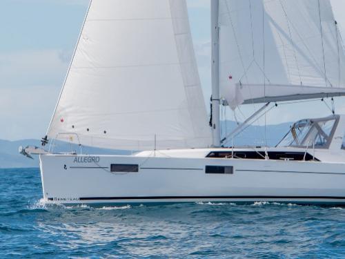 Sailboat Oceanis 411 for hire in Joma Marina