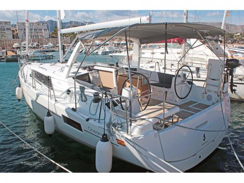 Sailing yacht Oceanis 41 for rent in Palma