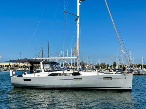 Segelyacht Oceanis 41.1 Yachtcharter in Haven Harbour Marina Segelyacht Oceanis 41.1 Yachtcharter in Haven Harbour Marina