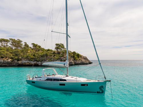Segelyacht Oceanis 41.1 chartern in Port de Pollenca town