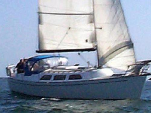 Yacht Oceanis 411 for hire in Ermoupoli