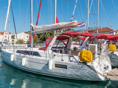 Segelyacht Oceanis 411 Yachtcharter in ACI Marina Split