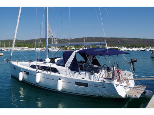 Sailboat Oceanis 411 for charter in Sukosan Bibinje