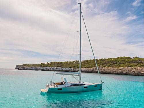 Sailing yacht Oceanis 411 available for charter in Biograd na Moru
