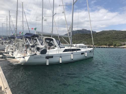 Yacht Oceanis 411 for rent in Portorosa
