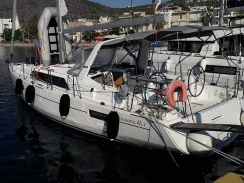 Segelyacht Oceanis 411 Yachtcharter in Athen