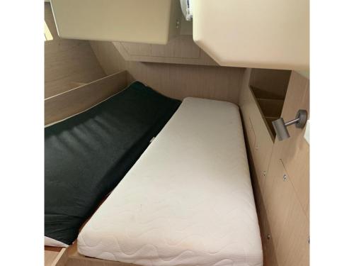 Yacht Oceanis 411 for rent in Salerno