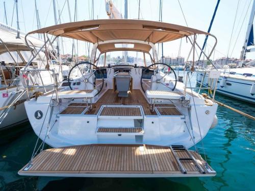 Sailing yacht Oceanis 411 for rent in Izola