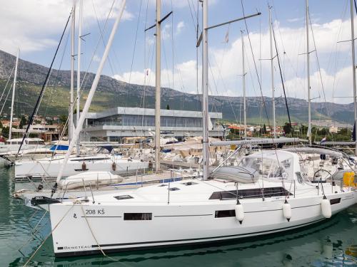 Segelboot Oceanis 411 chartern in Kastela