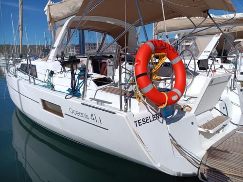 Sailboat Oceanis 411 available for charter in La Paz