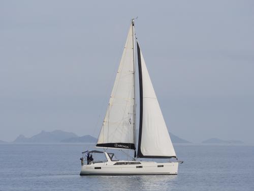 Sailing boat Oceanis 411 for rent in Kos City
