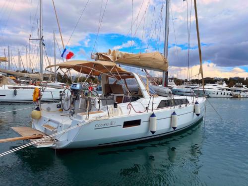 Yacht Oceanis 411 chartern in Marina Alimos Kalamaki