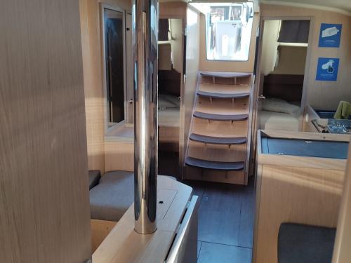 Yacht Oceanis 411 for rent in Salerno