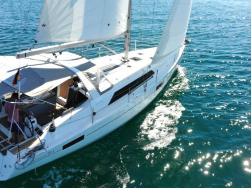 Segelboot Oceanis 411 Yachtcharter in Pula