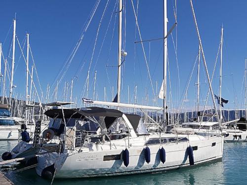 Segelyacht Oceanis 411 Yachtcharter in Lefkas